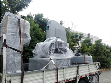 群基LN40镜面加工机安装调试完毕交付使...