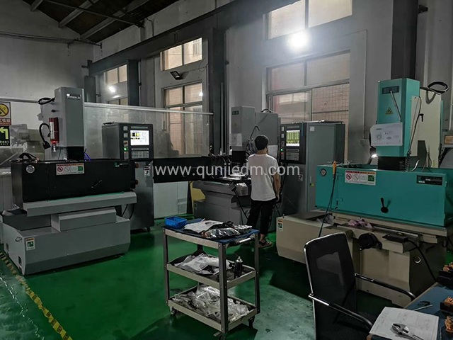 群基钨钢火花机 CNC-341S 图2